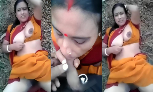 Cheater Aunty Outdoor Nude Captured Sucking Lover Dick